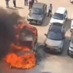 जयपुर की यूनिवर्सिटी में बड़ा हादसा टला, पार्किंग में खड़ी छात्र की SUV बनी आग का गोला